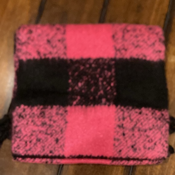 NWT Victoria’s Secret Fuchsia Buffalo Check Scarf - Winter Angel Collection - Picture 6 of 13